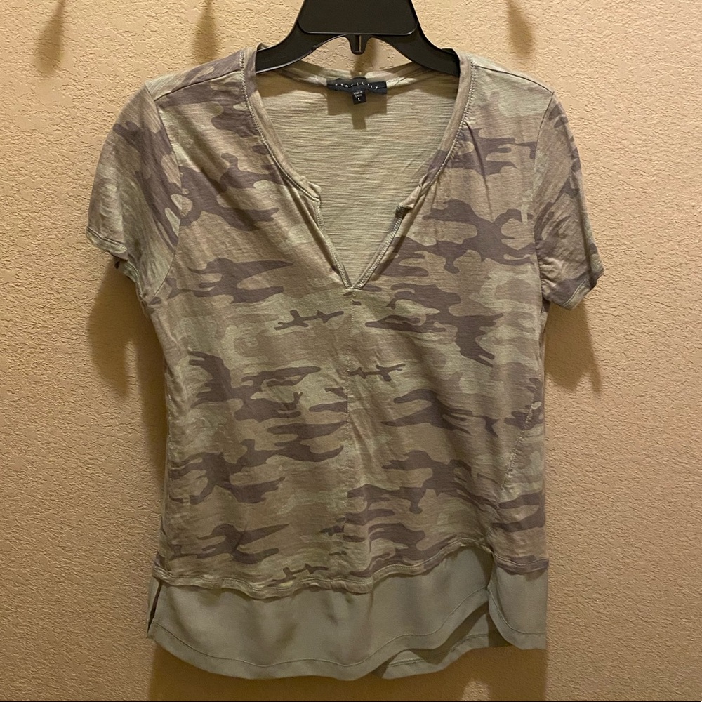 Sanctuary Split V-Neck Camo Print T-Shirt